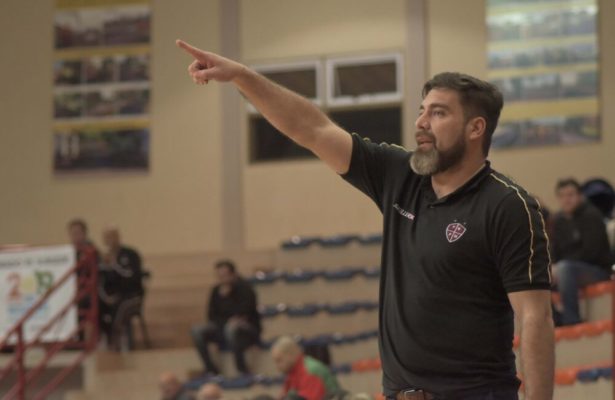 Moyano, DT de raza