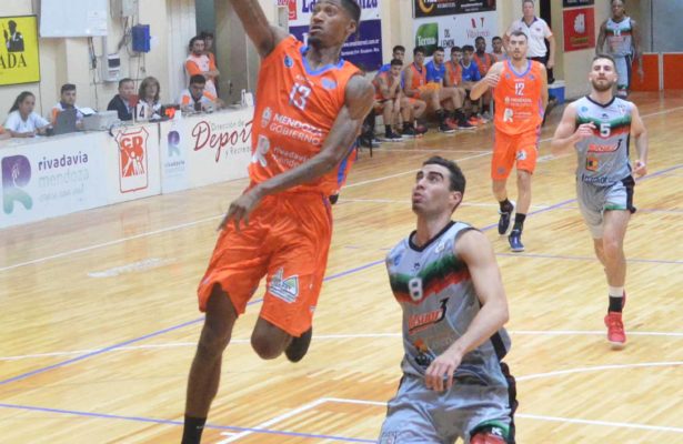 Voló Mosley y Rivadavia  volvió a ganar